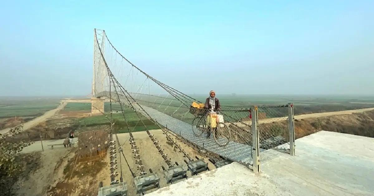 धनुषा–सिरहा जोड्ने झोलुंगे पुलले बढाायो पर्यटकीय चहलपहल, भारतीय पर्यटकको समेत आकर्षण