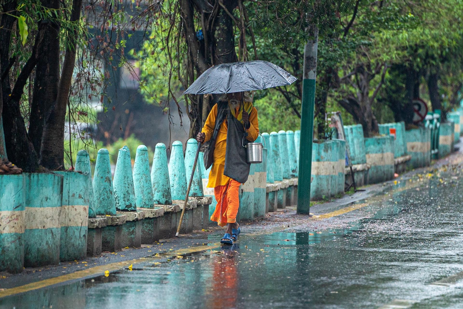 आजको मौसम : चार प्रदेशमा धेरै भारी वर्षा, तराईमा हावाहुरी