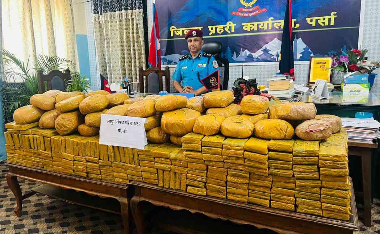 ३१९ किलो चरेससहित ट्रक र चालक प्रहरी नियन्त्रणमा