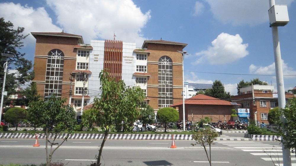 जिल्ला काठमाडौं अदालतबाट थुनुवा हतकडीसहित फरार