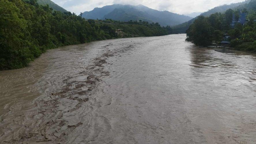 रसुवामा आएको बाढी धादिङ प्रवेश, उच्च सतर्कता अपनाउन आग्रह