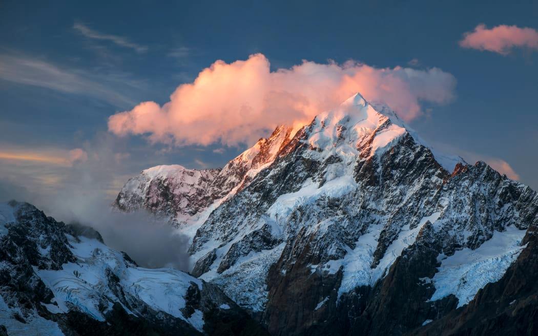 न्युजिल्याण्डको माउन्ट कुकमा दुई आरोहीको मृत्यु