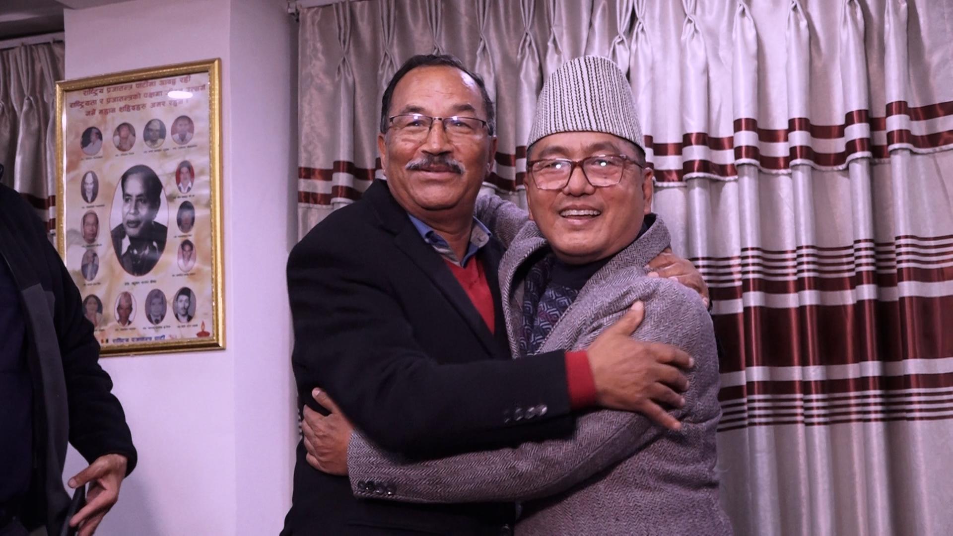 पूर्वदलीय विवाद टुंग्याउँदै राप्रपा र राप्रपा नेपाल एकतामा