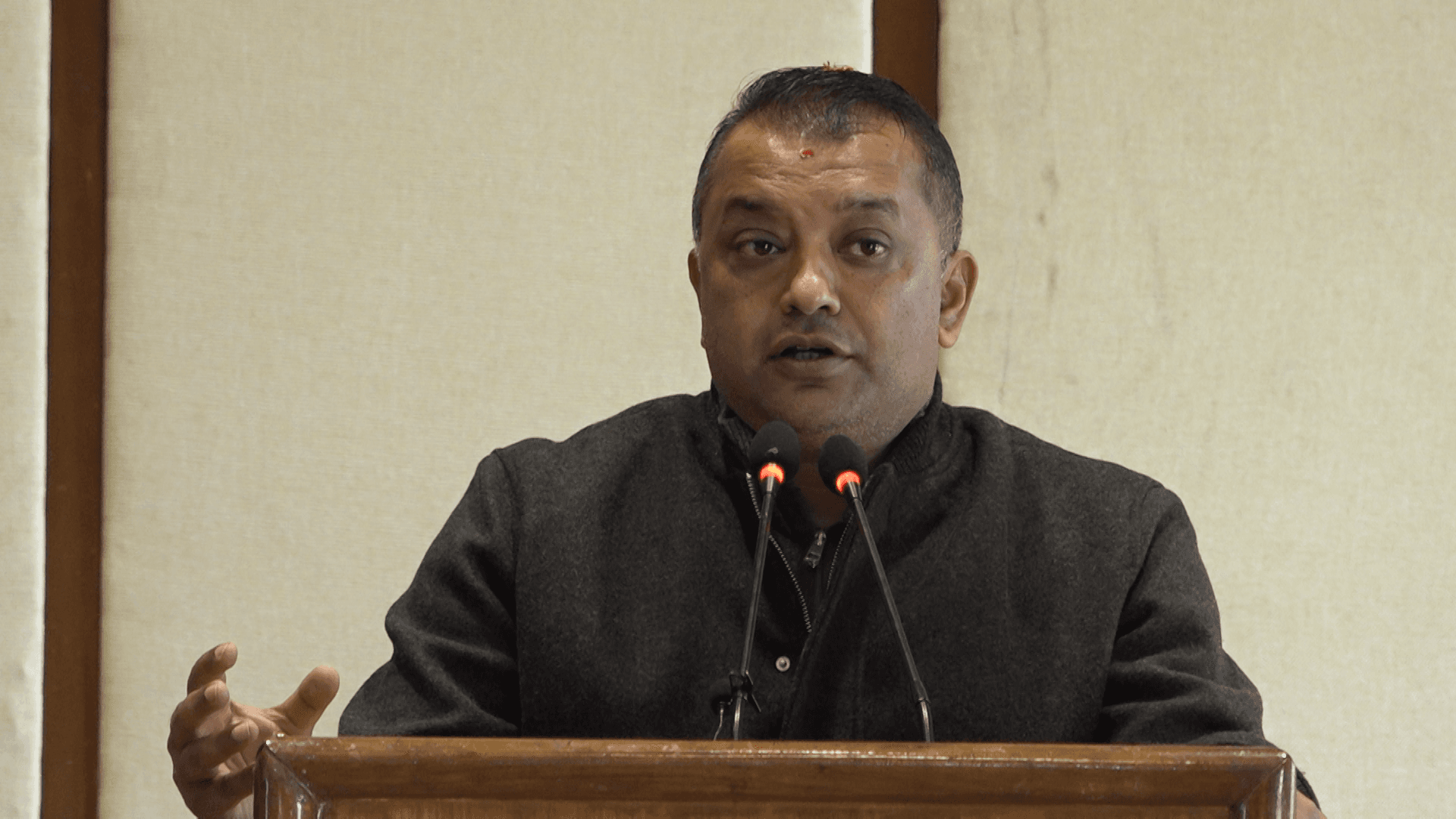 स्वास्थ्य बीमालाई राष्ट्रिय गौरवको योजना बनाउने गगन थापाको प्रतिबद्धता