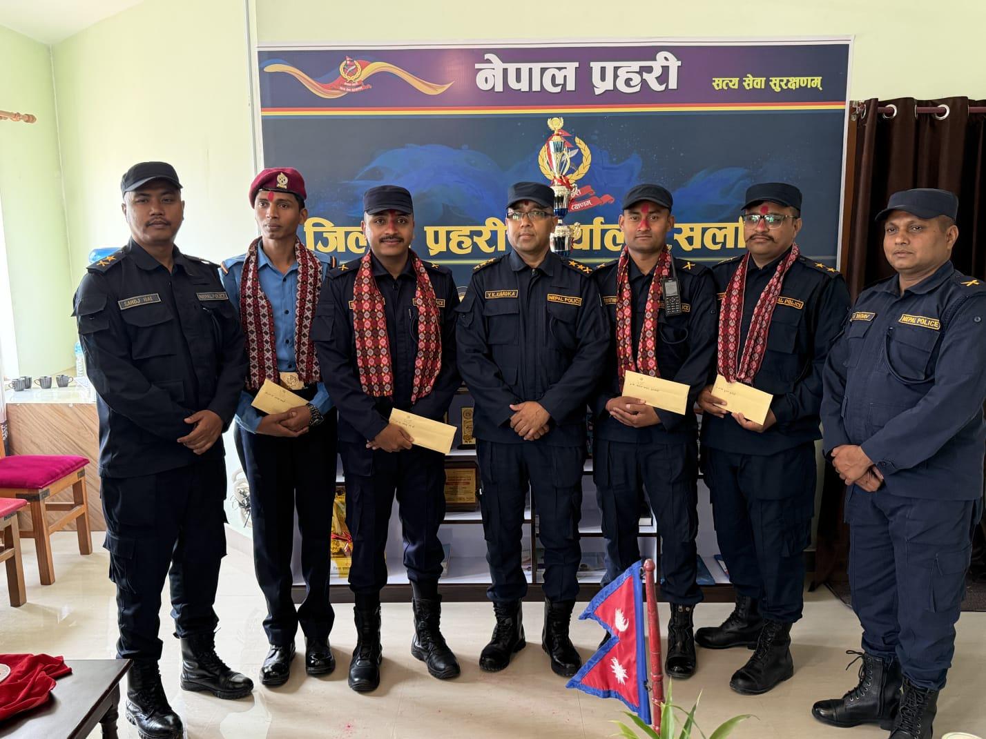 सर्लाहीमा सब–ईन्जिनियर हत्या प्रकरणको सफल अनुसन्धान गरेका चार प्रहरी पुरस्कृत