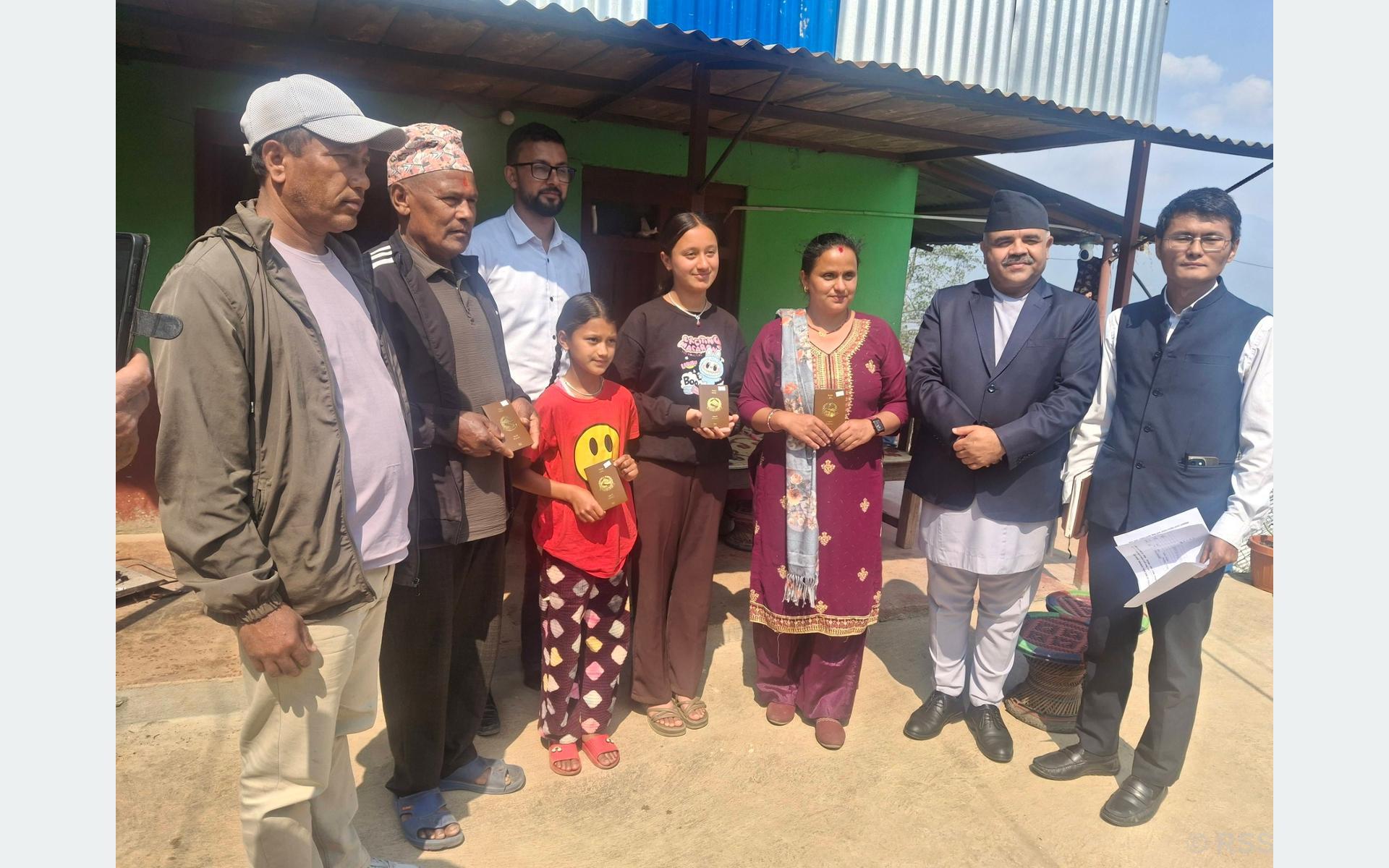 घरमै पुुगेर राहदानी वितरण गर्न थालियो