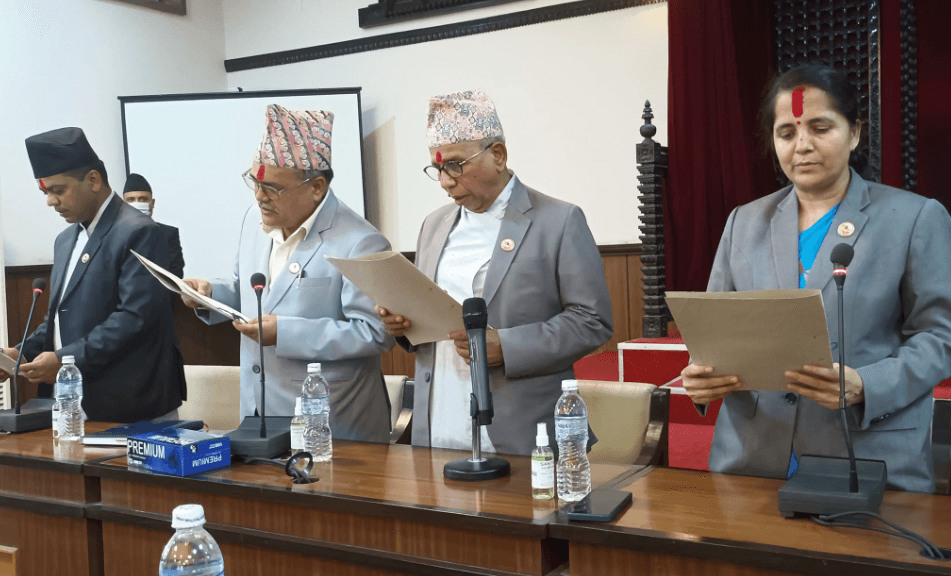 राष्ट्रियसभाका चार समितिका नवनिर्वाचित सभापतिहरूले लिए शपथ