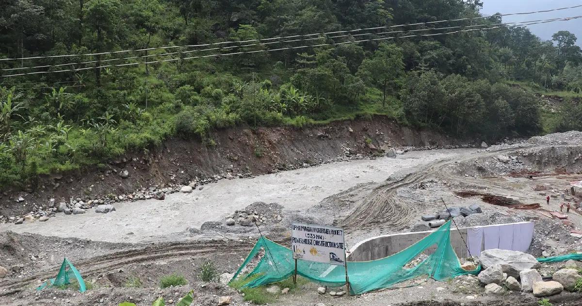 अपर म्याग्दी-१ जलविद्युत आयोजनाले जथाभावी माटो थुपार्दा म्याग्दी नदीमा कटान र पहिरोको जोखिम